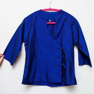 NWOT Chinese-style shirt with knot buttons size M
